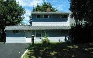 118 Bucket Ln, Levittown, NY 11756