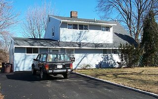 118 Bucket Ln, Levittown, NY 11756