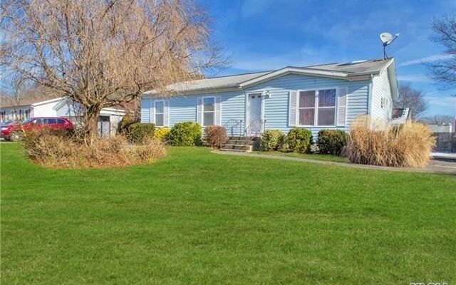 119 12th Ave, Holtsville, NY 11742
