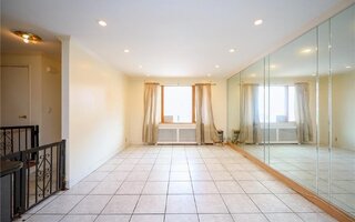 119 Battery Ave, Brooklyn, NY 11209