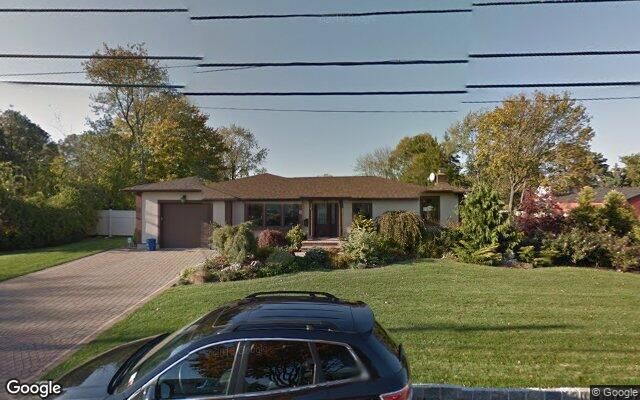 119 Farmers Ave, Lindenhurst, NY 11757