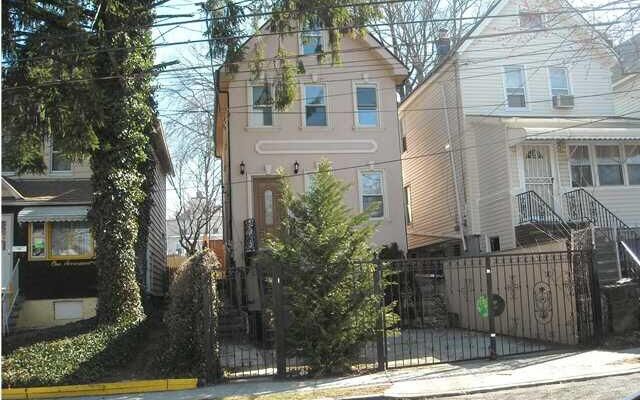 119 Roe St, Staten Island, NY 10310