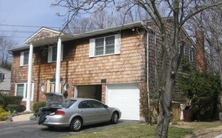 12-1 Wheatley Ave, Albertson, NY 11507