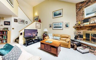 12 Adams Ct, Oyster Bay, NY 11771