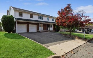 12 Battle Row, Old Bethpage, NY 11804