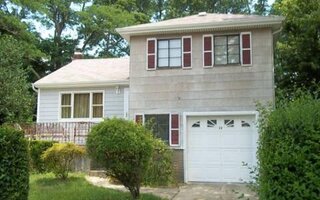12 Fair Ct, Massapequa, NY 11758