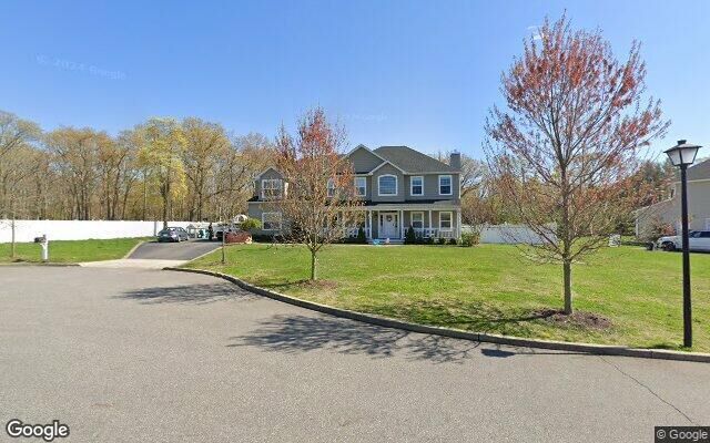 12 Gils Farm, East Northport, NY 11731