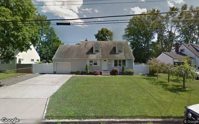 12 Hickory St, Central Islip, NY 11722