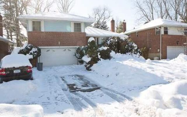 12 Oakdale Dr, Westbury, NY 11590