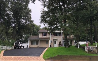 12 Pinedale Rd, Hauppauge, NY 11788
