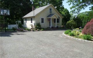 12 Queen Rd, Rocky Point, NY 11778