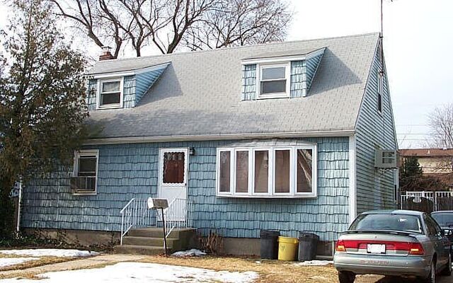 12 Radcliff Ln, Farmingdale, NY 11735