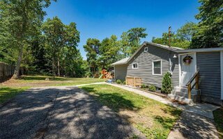 12 Tamarack Rd, Rocky Point, NY 11778