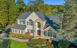12 Weeping Cherry Ln, Commack, NY 11725