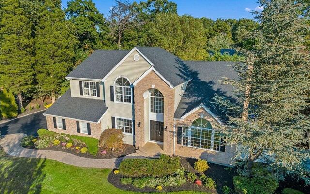 12 Weeping Cherry Ln, Commack, NY 11725 (House View)