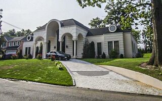 12 Westwoods Rd, Great Neck, NY 11020