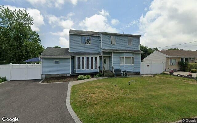 12 White St, Brentwood, NY 11717