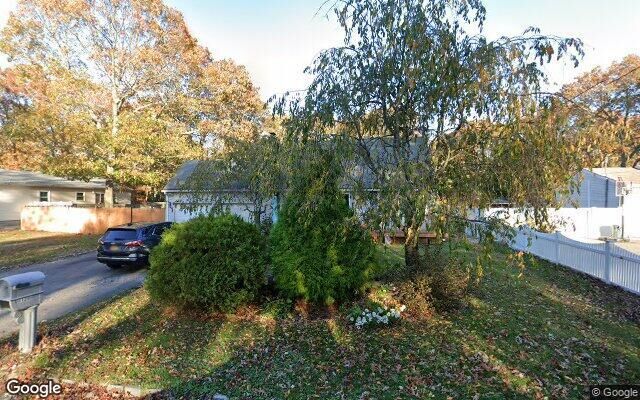 120 Forest Ave, Shirley, NY 11967