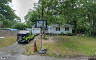 121 Bedford Ave, Mastic, NY 11950
