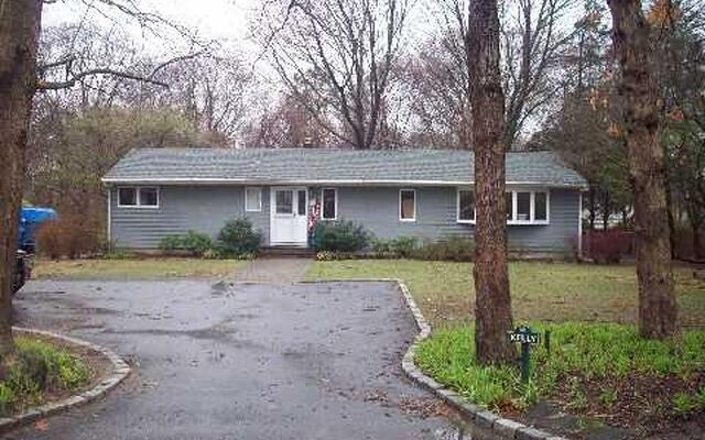 122 Swezey Ln, Middle Island, NY 11953