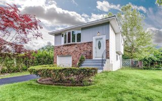122 Truxton Rd, Dix Hills, NY 11746