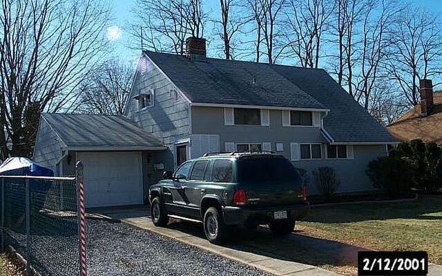 122 Twig Ln, Levittown, NY 11756