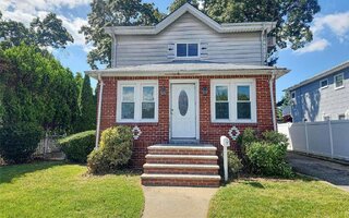 123 Mitchell St, Bellmore, NY 11710