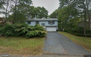 123 Ridgewood Ave, Farmingville, NY 11738