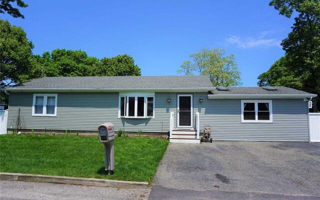 123 Van Horn Ave, Holbrook, NY 11741