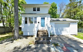 124 North Dr, Massapequa, NY 11758