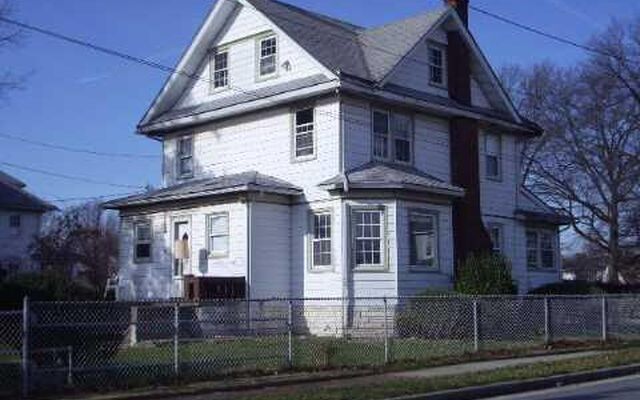 124 Oak Ave, Hempstead, NY 11550
