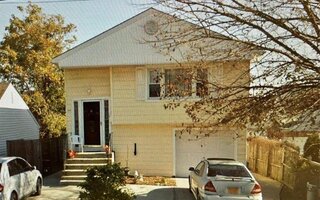 124 Verona Pkwy, Lindenhurst, NY 11757