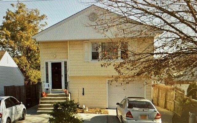 124 Verona Pkwy, Lindenhurst, NY 11757