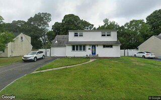 125 Dawn Dr, Centereach, NY 11720