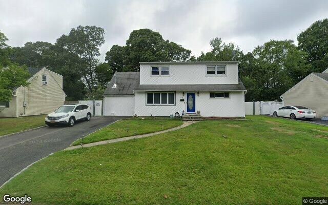 125 Dawn Dr, Centereach, NY 11720