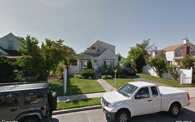 125 Diamond St, Elmont, NY 11003