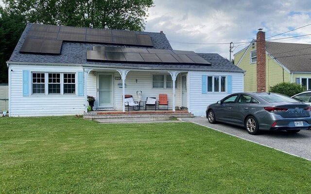 125 Greenwood Dr, North Babylon, NY 11703