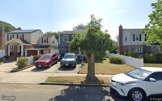 125 Queens Ave, Elmont, NY 11003