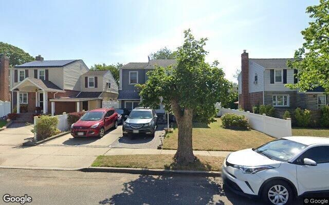 125 Queens Ave, Elmont, NY 11003