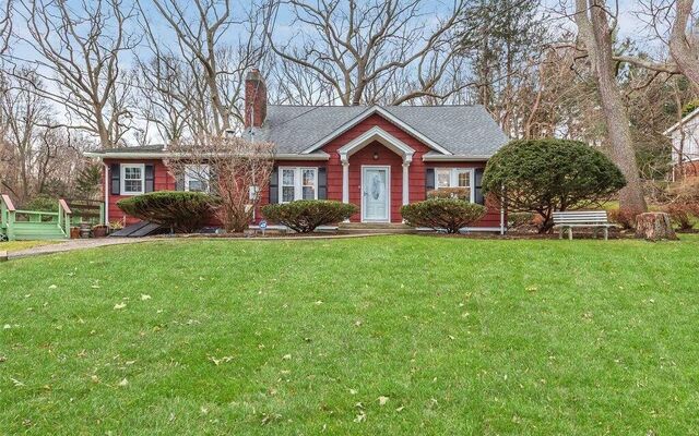 126 Fort Salonga Rd, Northport, NY 11768