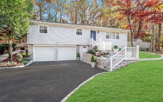 126 N Country Rd, Smithtown, NY 11787