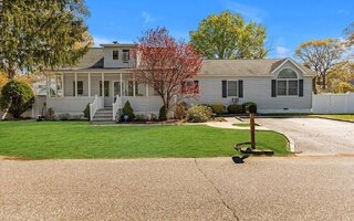 1265 Ellis St, Holbrook, NY 11741