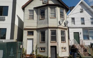127 Bennett St, Staten Island, NY 10302