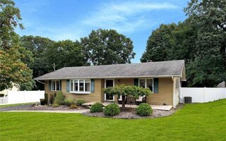 127 Elliot Ave, Lake Grove, NY 11755