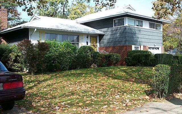 1271 Walnut St, Uniondale, NY 11553