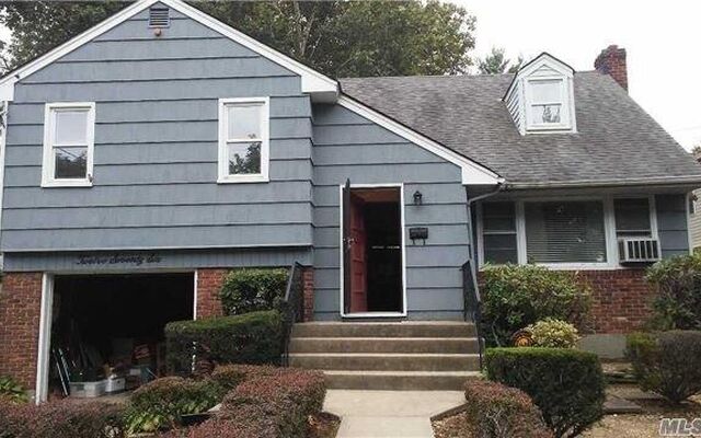 1276 Menard St, Uniondale, NY 11553
