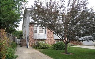 1279 N Railroad Ave, Staten Island, NY 10306