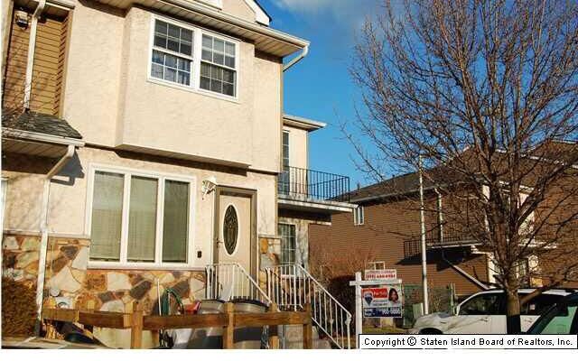 129 Skyline Dr, Staten Island, NY 10304