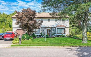 129 Springmeadow Dr, Holbrook, NY 11741