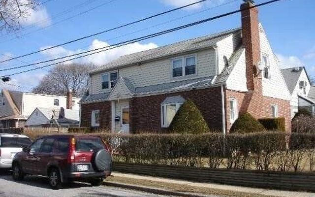 129 Terrace Ave, Elmont, NY 11003
